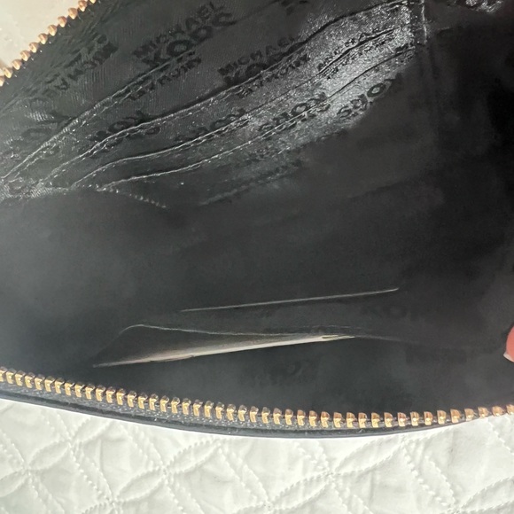 Michael Kors wristlet - Picture 3 of 3